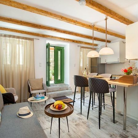 Loggos Couple Suite By Konnect Longós Екстериор снимка