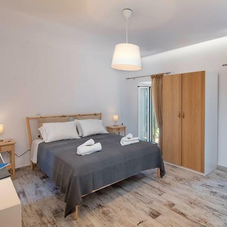Loggos Couple Suite By Konnect Longós Екстериор снимка