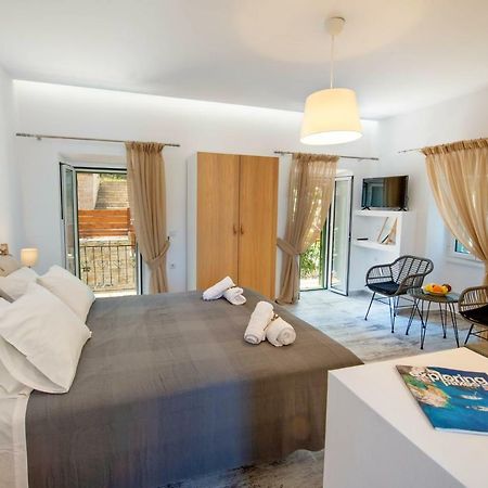 Loggos Couple Suite By Konnect Longós Екстериор снимка
