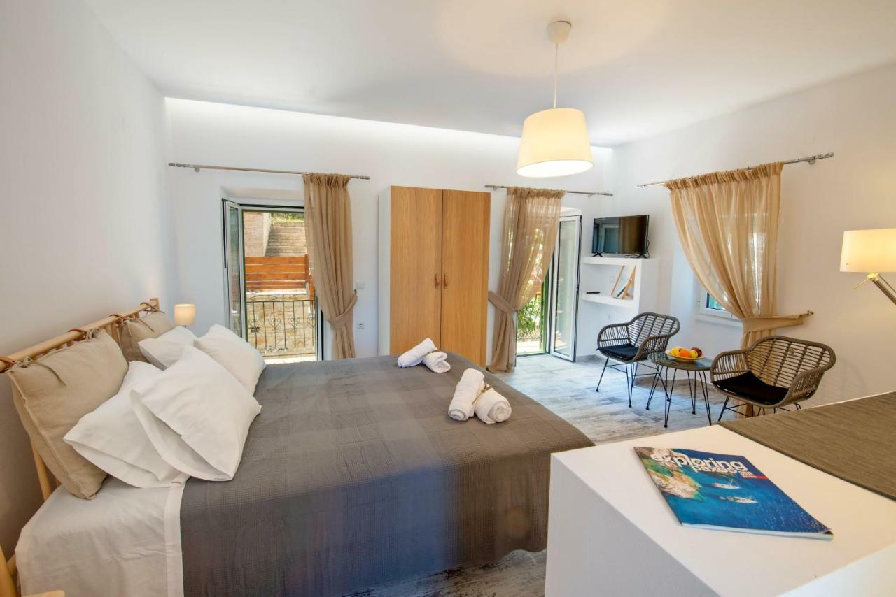Loggos Couple Suite By Konnect Longós Екстериор снимка