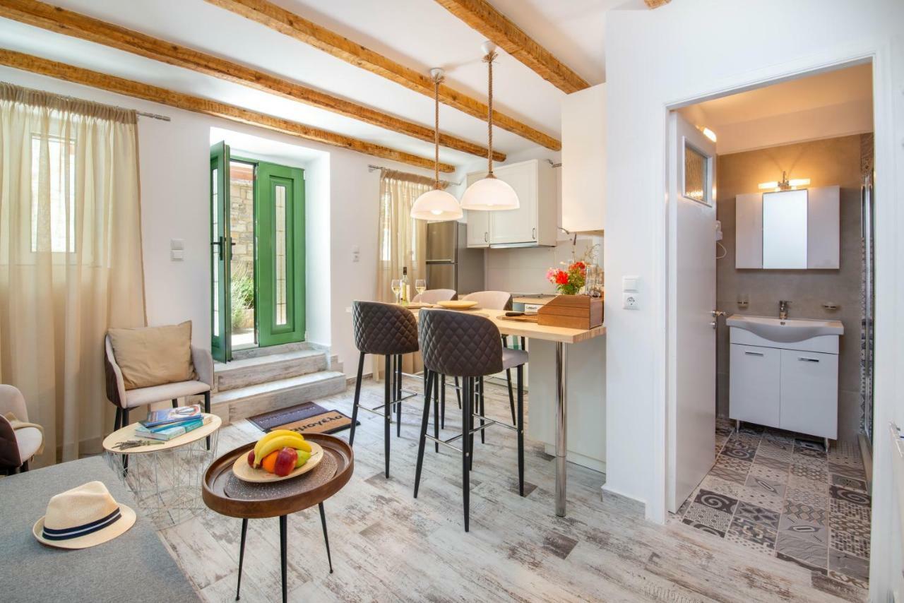 Loggos Couple Suite By Konnect Longós Екстериор снимка
