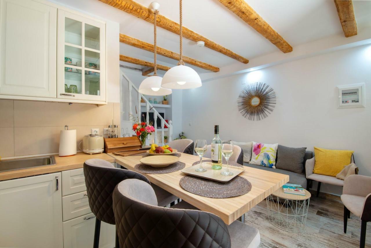 Loggos Couple Suite By Konnect Longós Екстериор снимка